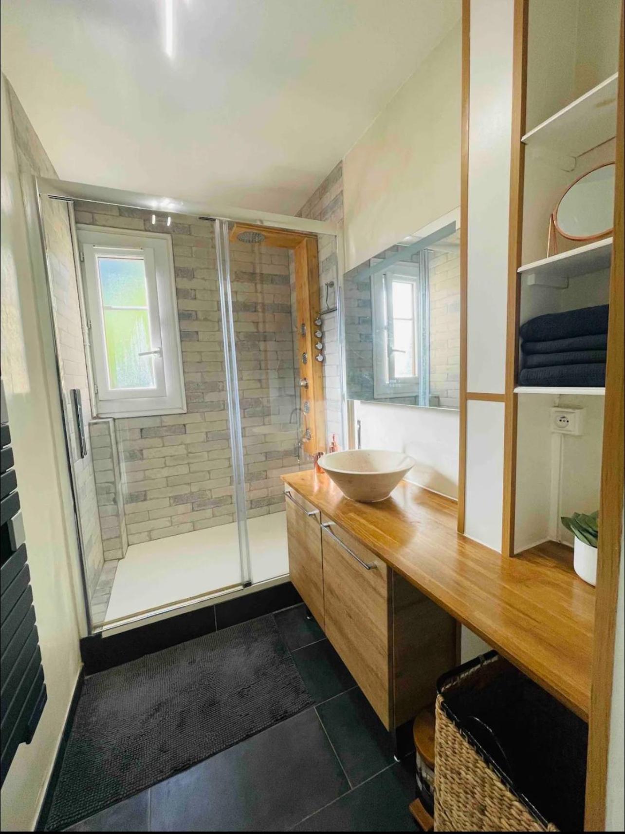 Modern 2 Bedroom Apartment Near Paris Metro, Giant Flat Screen Tv 85 Inches, Balcony, Free Parking Ivry-sur-Seine Exterior photo